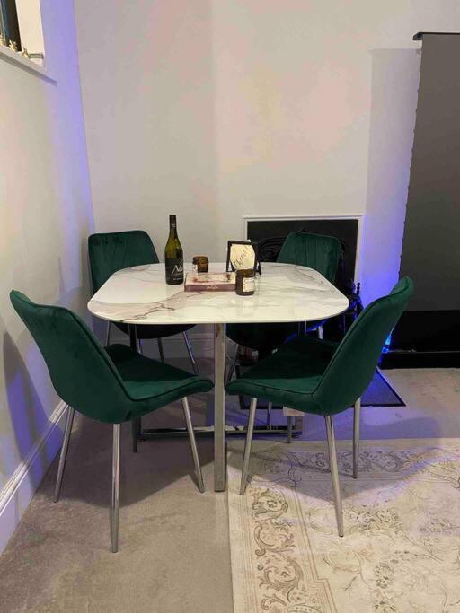 Luxury 2-bedroom In Prime South Kensington London