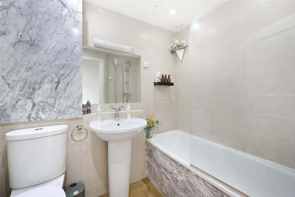 Luxury 2-bedroom In Prime South Kensington Apartment *