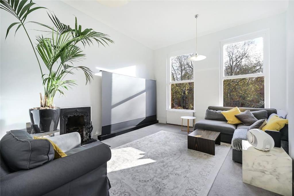 Luxury 2-bedroom In Prime South Kensington London