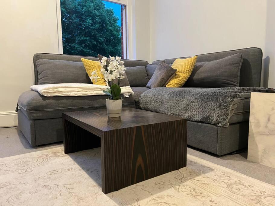 Luxury 2-bedroom In Prime South Kensington Apartment *